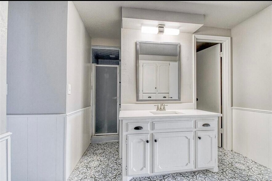 Bathroom #3 Upstairs - 1620 S Berry Rd
