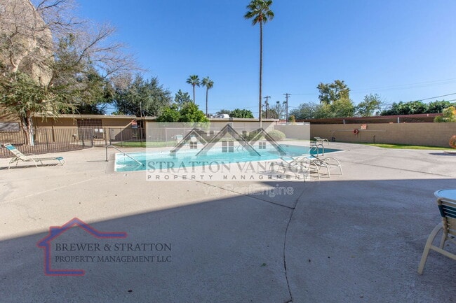 Building Photo - 351 E Thomas Rd