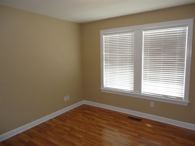 Building Photo - 5810 Colonial Dr