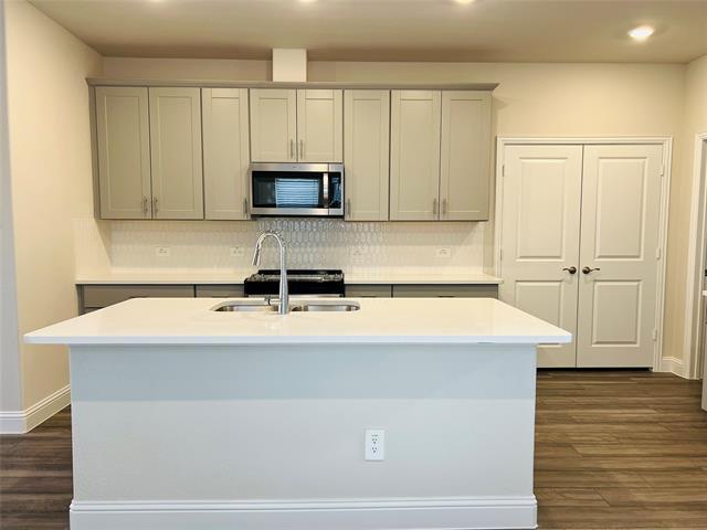 Building Photo - 3208 Sedge Grass Dr