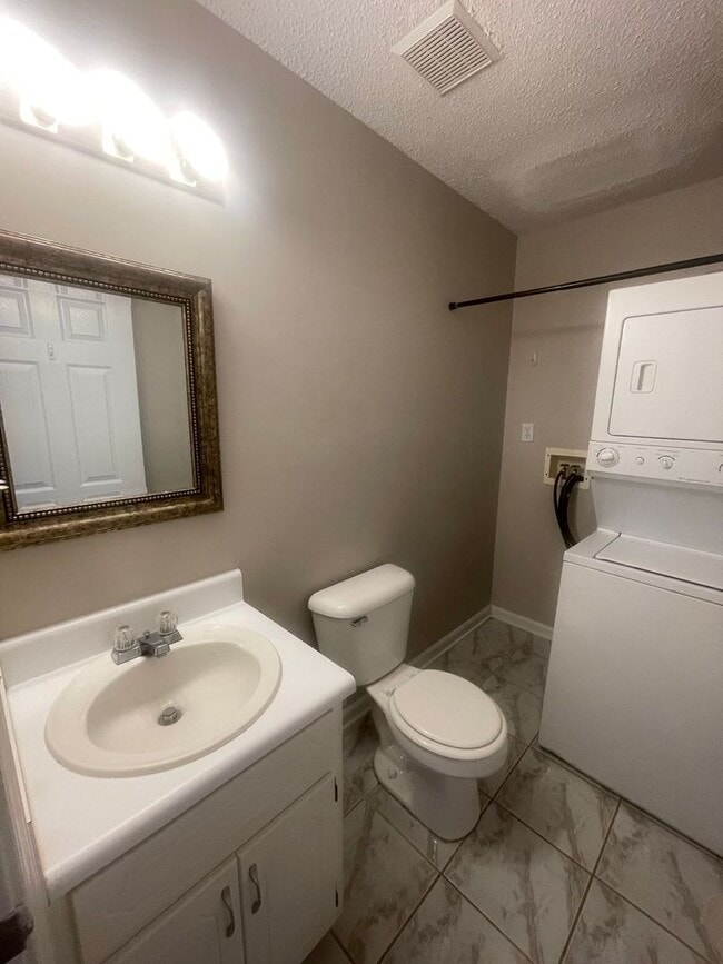 Building Photo - Briarwood West