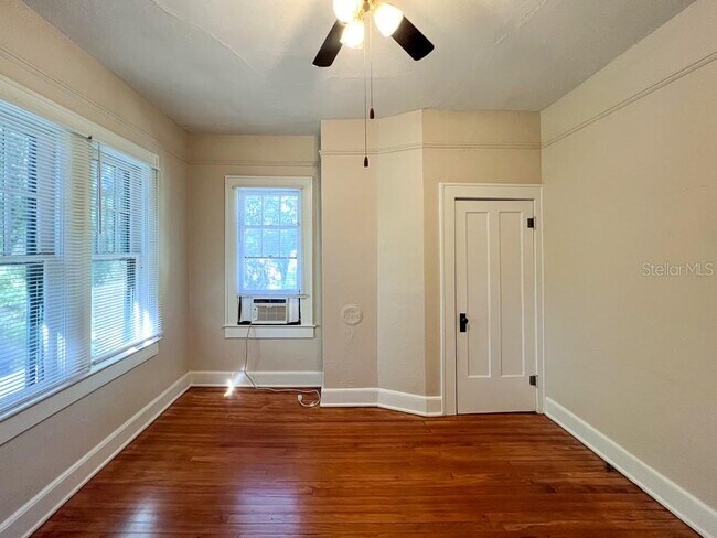 Building Photo - 318 NE 2nd Ave