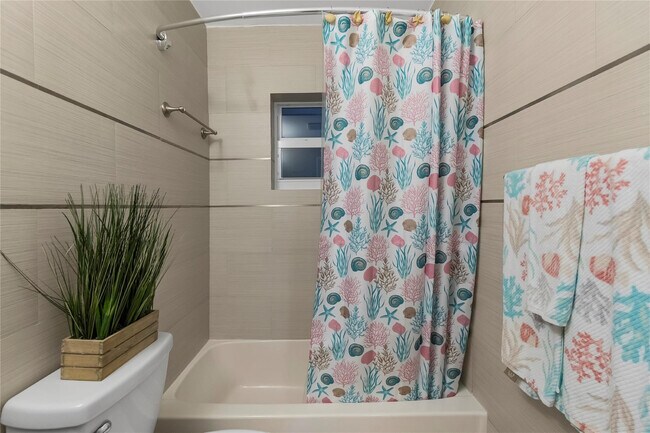 Building Photo - 2600 S Ocean Dr