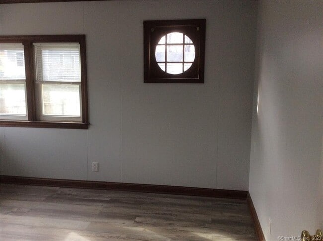 Building Photo - 10 Phelps Ln