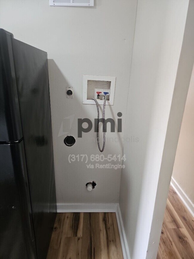 Building Photo - 303 S Fleming St