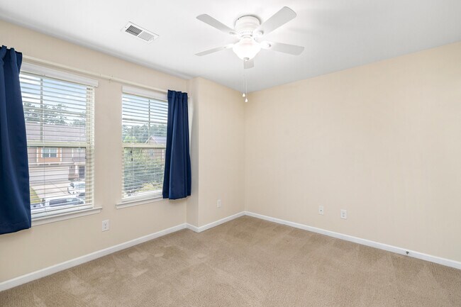 Building Photo - 865 Cormier Dr