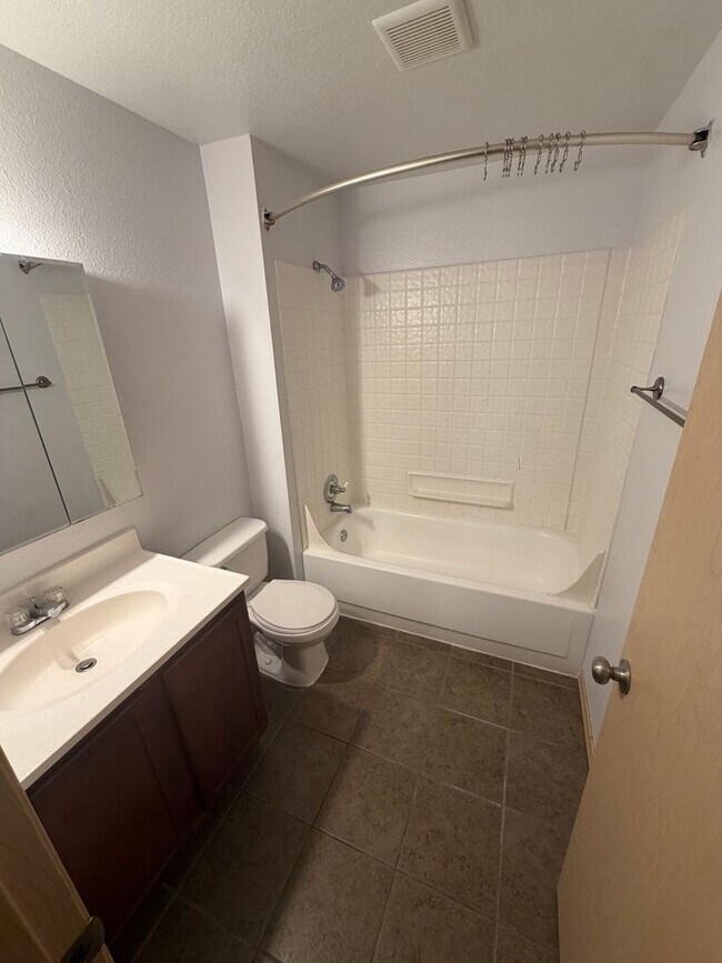 Building Photo - REDUCED RENT & 1ST  FULL  MONTH'S  RENT  FREE  |  Pets Welcome!  |  NO monthly Pet Rent