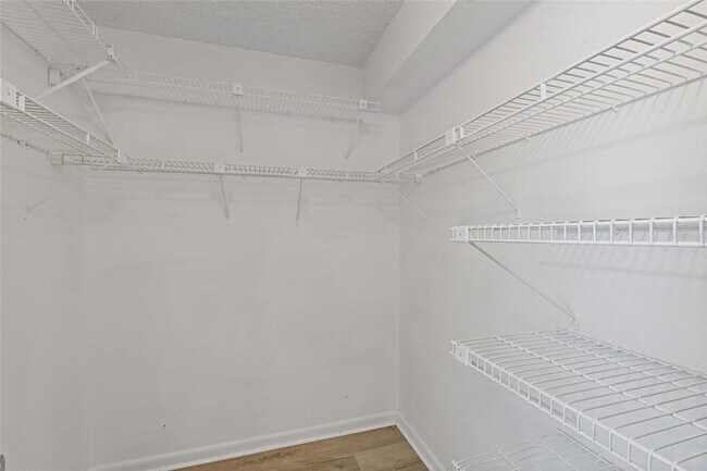 Building Photo - 2621 Cove Cay Dr