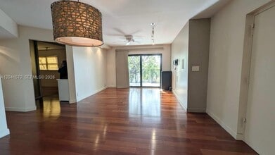 Building Photo - 900 River Reach Dr