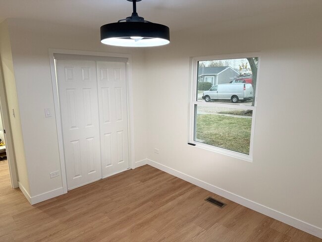 Building Photo - 410 Healy Ave