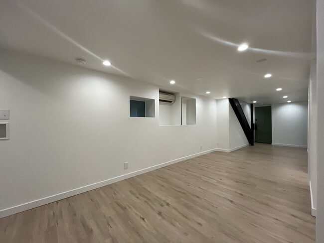 Building Photo - Large NW Portland Home Near Shops & Restaurants with Finished Basement & Bay Windows