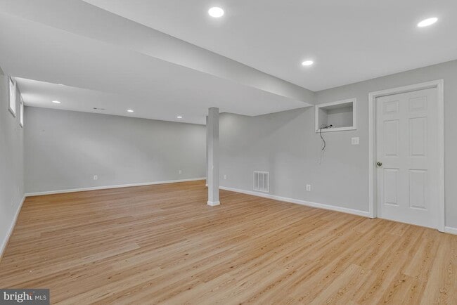 Building Photo - 2689 Glencroft Rd