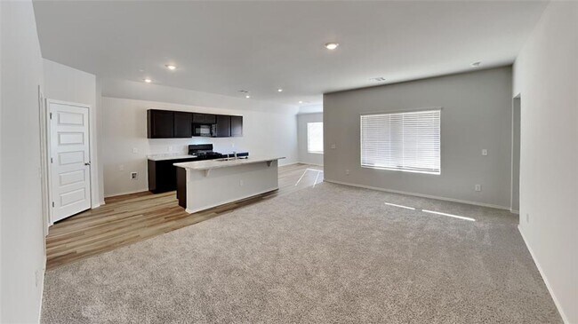 Building Photo - Large 4 Bedroom, 2 Bathroom Home in Shawnee Schools!