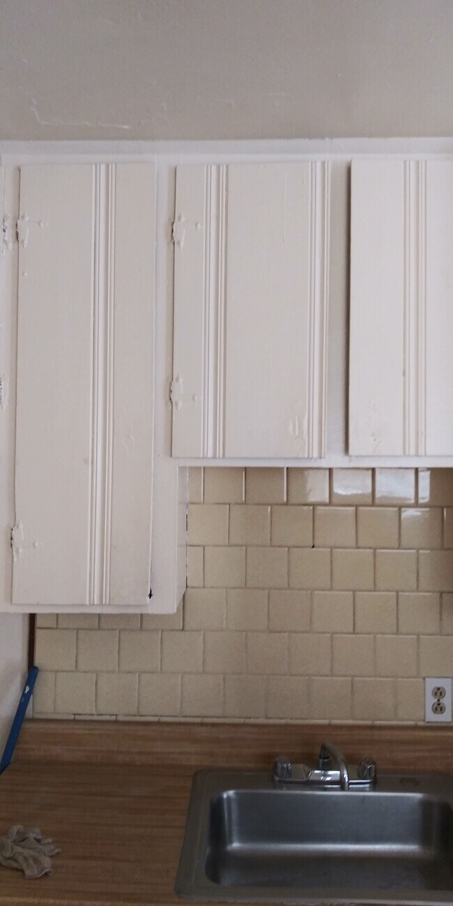 kitchen - 2712 Berry St