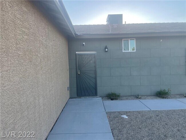 Building Photo - 4966 Andover Dr