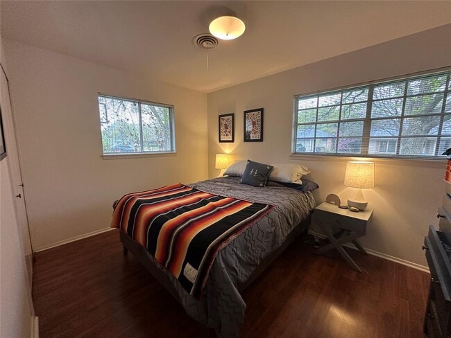 Building Photo - 1908 Pompton Dr