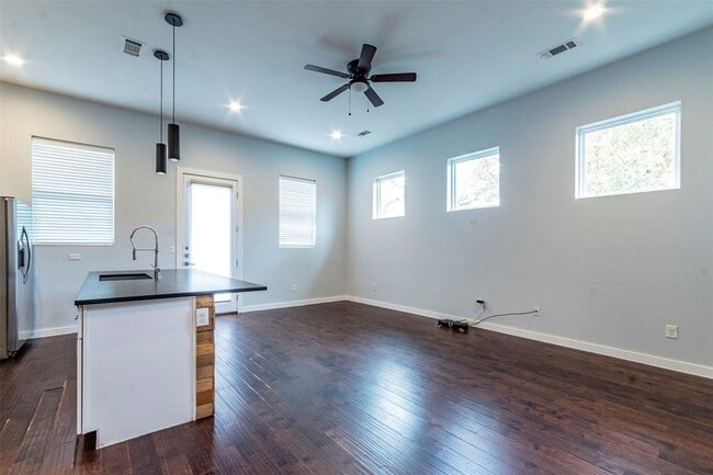 Building Photo - 6405 Chesterfield Ave
