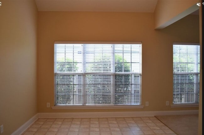 Building Photo - 203 Lancaster Ln