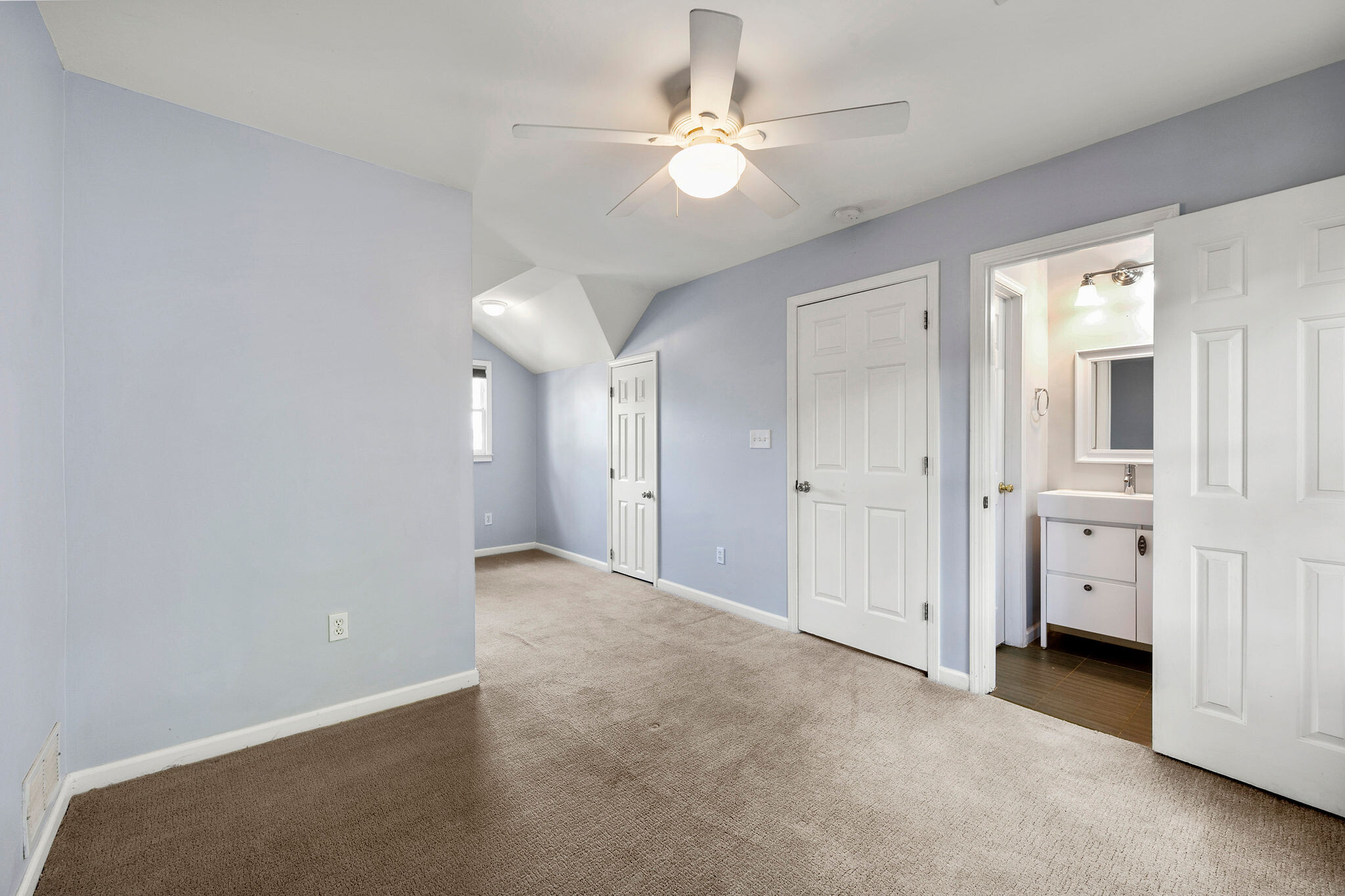 Fourth bedroom with window nook - 121 Brower Street