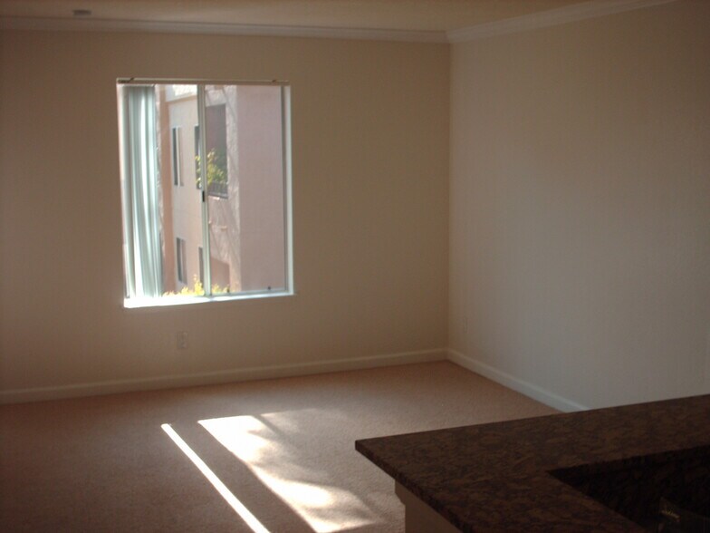 Building Photo - 3520 Lebon Dr