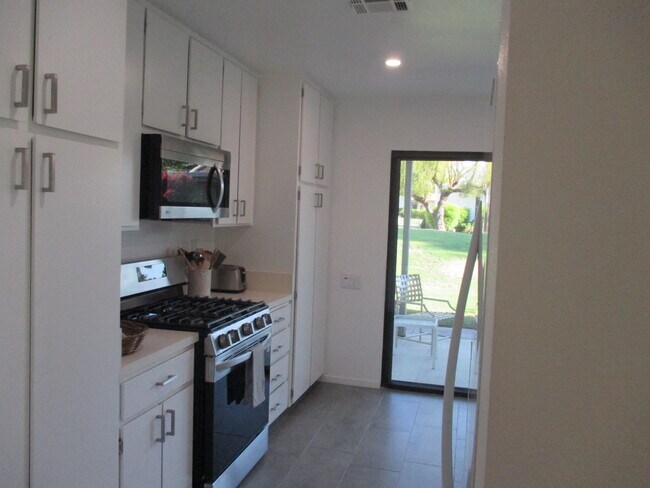 Building Photo - 2230 S Sunshine Cir