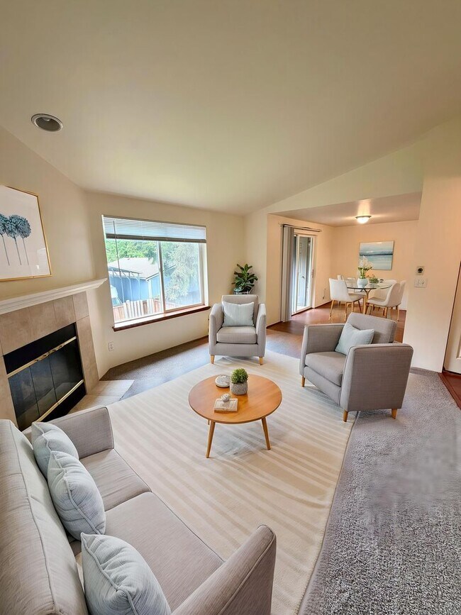 Building Photo - $250 Off First Full Month's Rent! Puyallup Area 2 Bedroom 2nd Floor Apartment