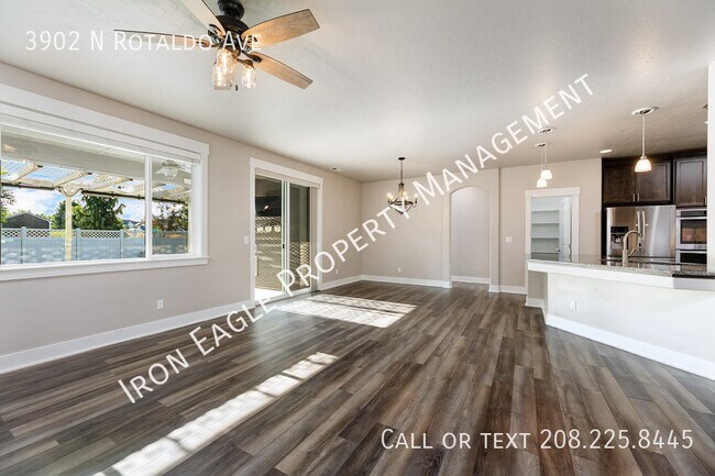 Building Photo - 3902 N Rotaldo Ave