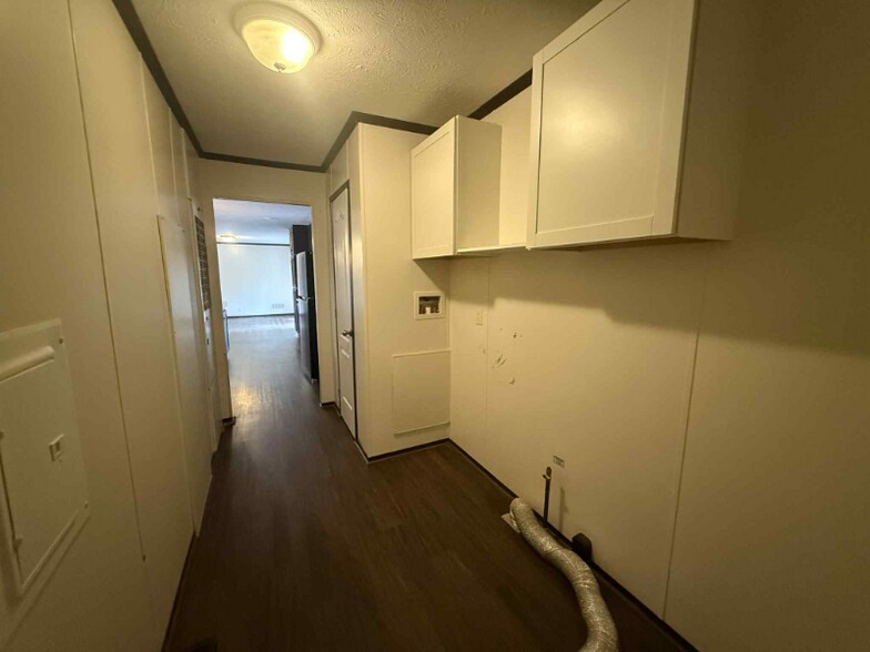 Building Photo - 1236 N Oaklane Rd