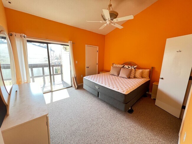 Building Photo - Furnished NMB Three-Bedroom Townhome is less than one mile from the Beach! Available Now!
