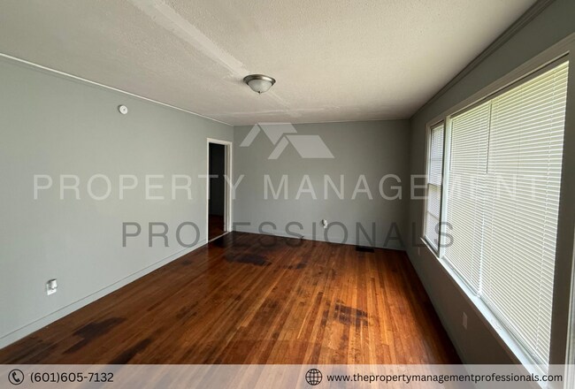Building Photo - 348 Colonial Dr
