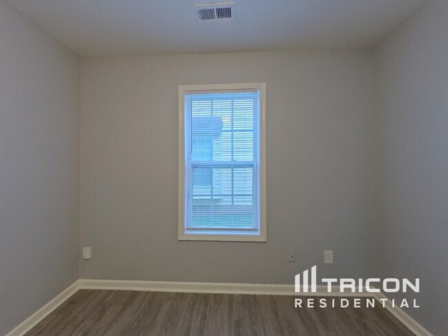 Building Photo - 10429 Hugue Way