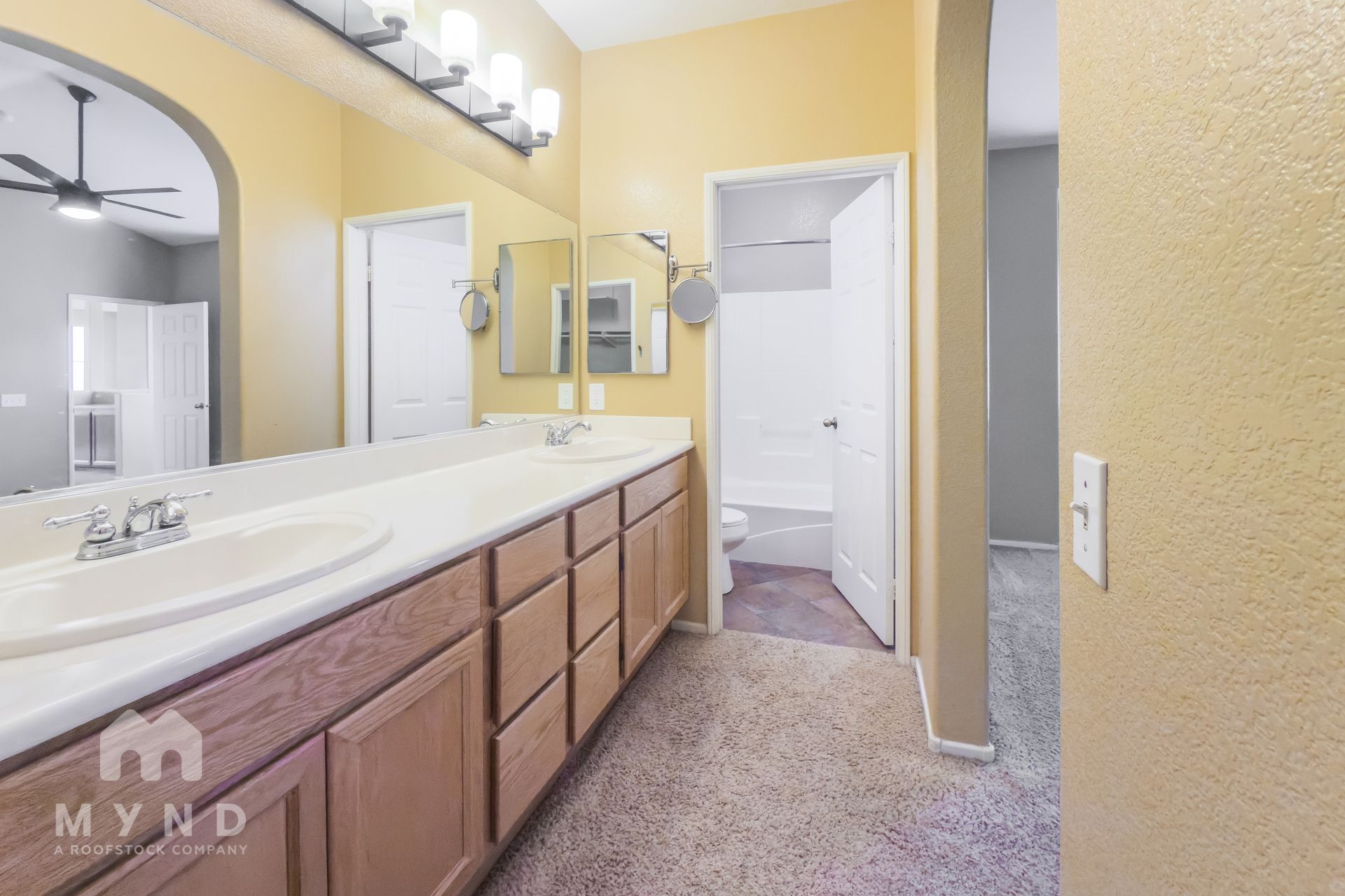 Building Photo - 305 Diamante Way