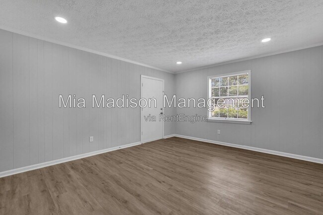 Building Photo - 111 E Mell St