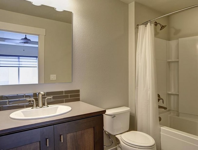 Building Photo - 2 bed, 2.5 bath Exquisite Harris Ranch Mil...
