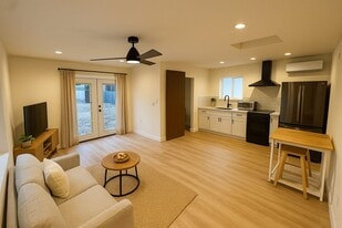 Building Photo - 3046 Miguel St