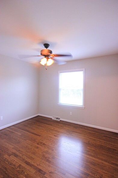 2nd bedroom - 834 Raven Rd