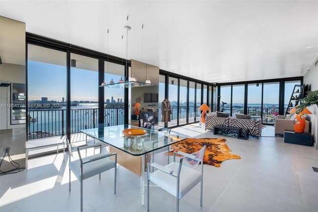 Building Photo - 1000 Venetian Way