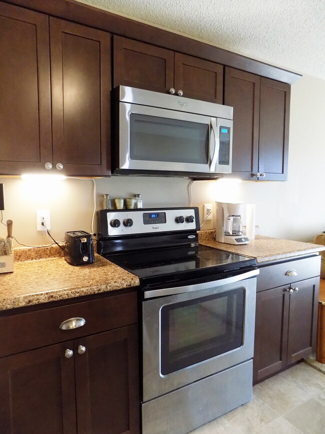 Building Photo - 9136 Goodrich Dr