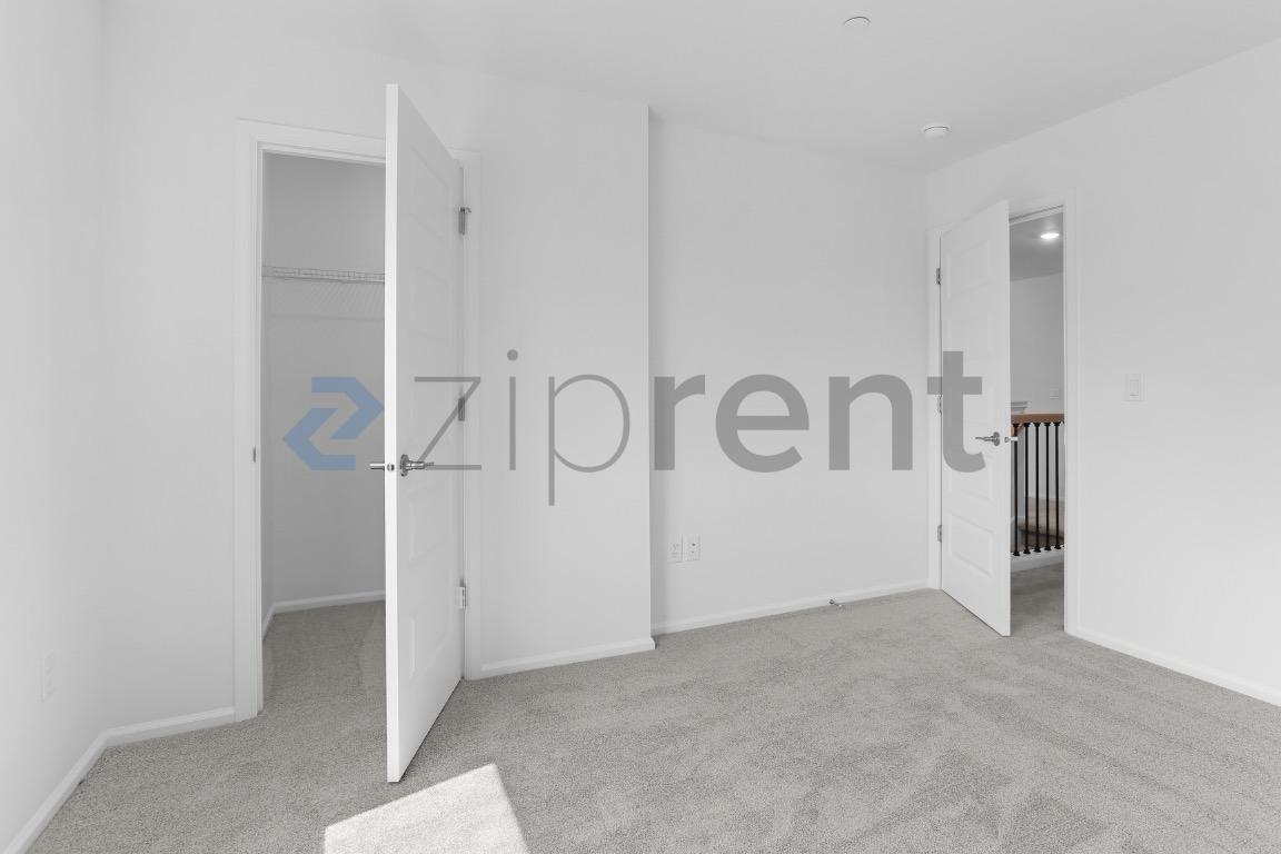 Building Photo - Unit