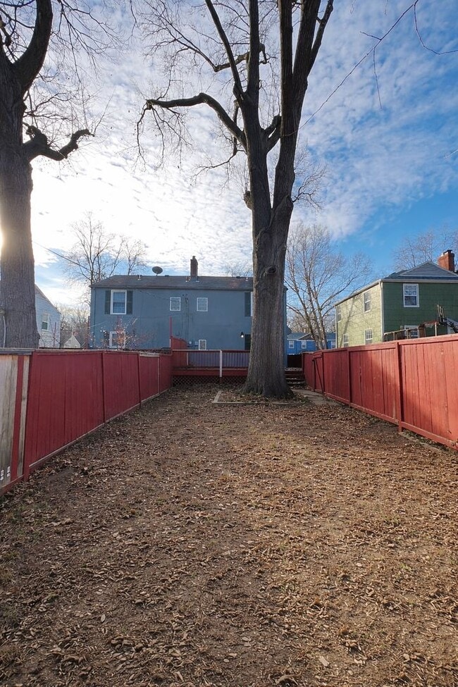 Building Photo - SEE IT NOW: Bright 3-Bed, 2.5-Bath Townhouse with Private Deck & Fenced Yard in Oak Meyer Gardens!