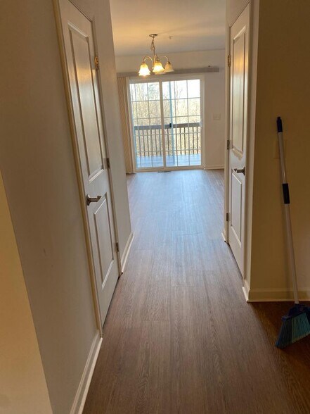 Building Photo - 455 Kentwell Dr