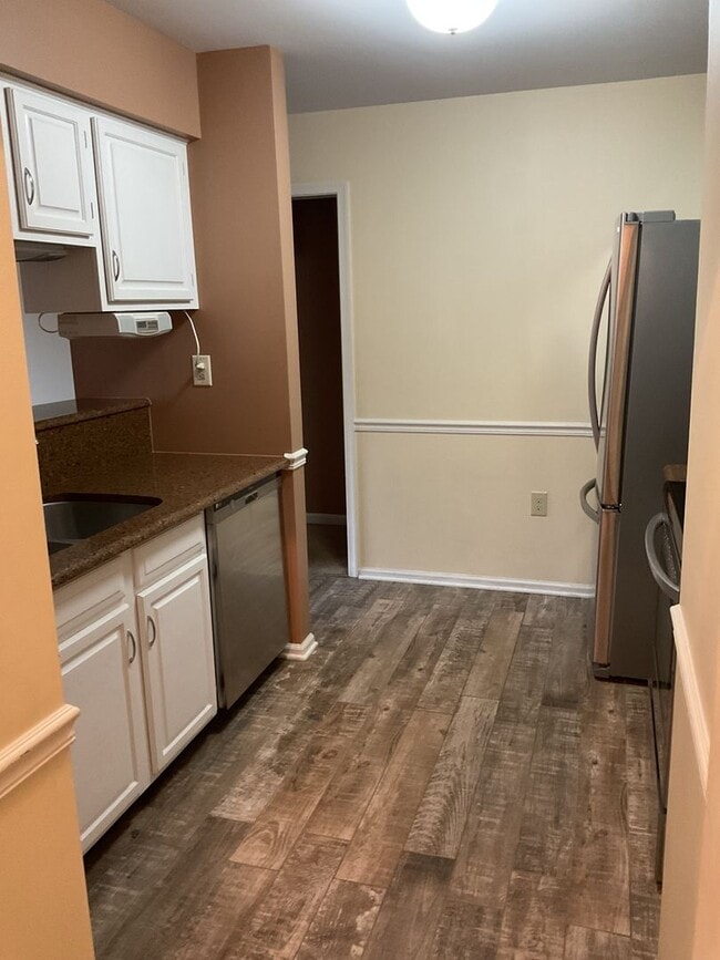 Building Photo - 11 Round Ridge Rd