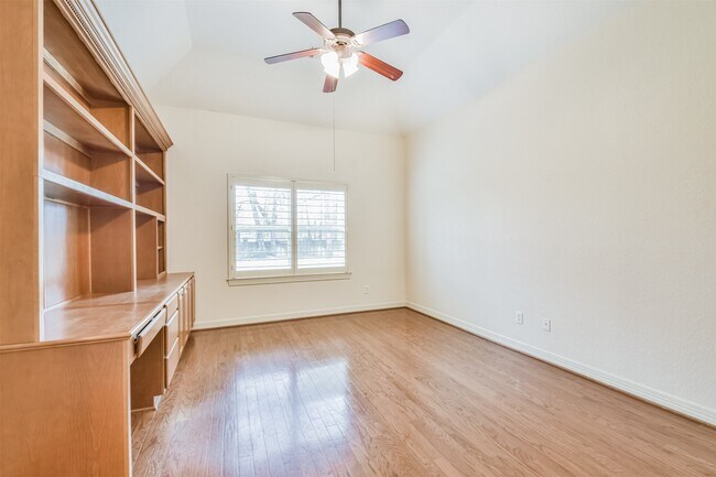 Building Photo - 2 Sagestone