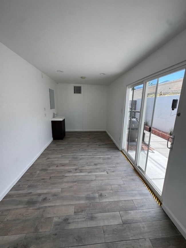 Building Photo - Welcome to your Palm Springs Retreat!