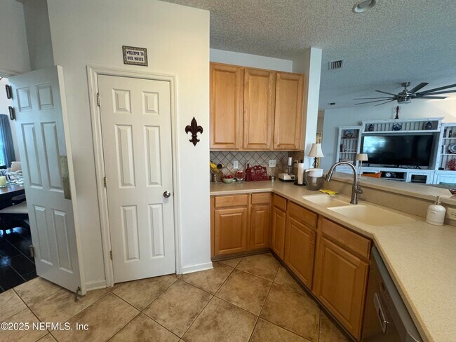 Building Photo - 12402 Mt Pleasant Woods Dr