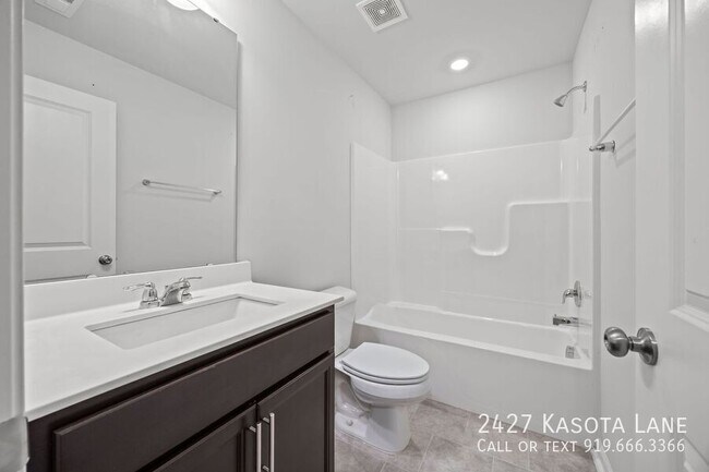 Building Photo - 2427 Kasota Ln