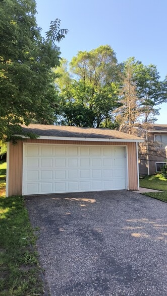 Building Photo - 7849 Rimbley Rd