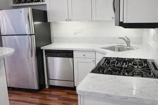 Building Photo - 700 1st St