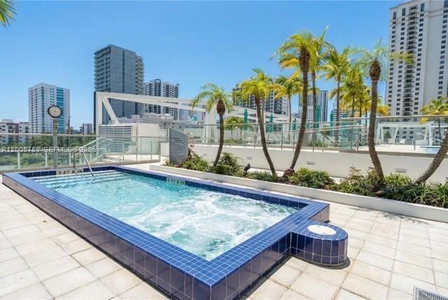 Building Photo - 1111 SW 1st Ave