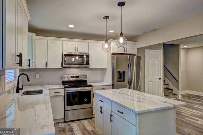 Building Photo - 1675 Bouldercliff Ct SE